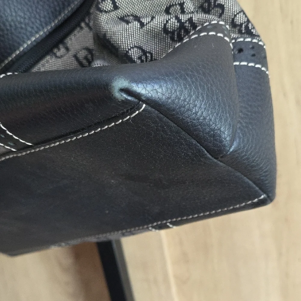 (J9) VINTAGE, Dooney & Bourke Black and Gray Hobo Bag